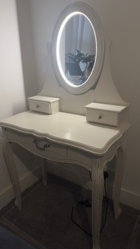 White dressing table with - white,
